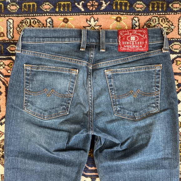 Vintage late 90s/early 2000s low rise, flare Lucky Brand jeans. - Picture 4 of 7